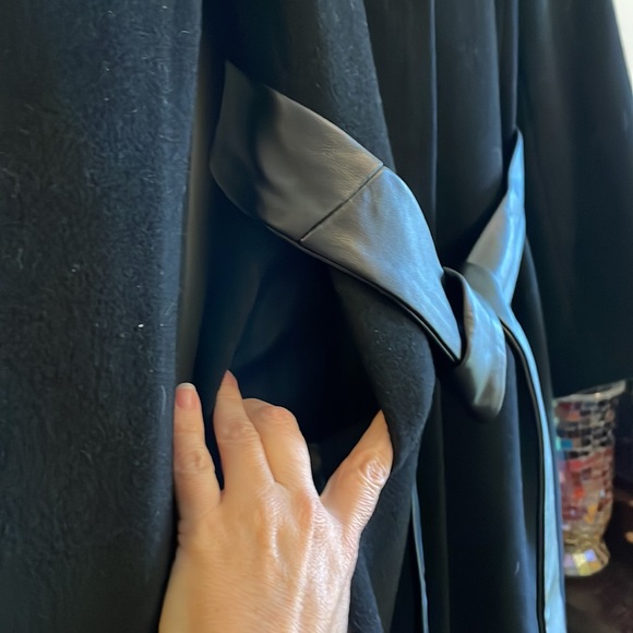 Ellen Tracy Long Black Belted Wool Wrap Coat. Women’s Size 2. - Picture 5 of 16